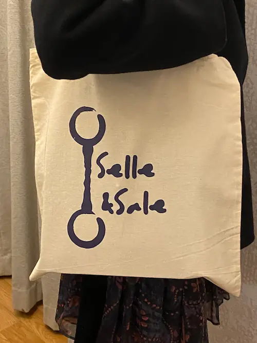 Un totebag couleur crème avec le logo Selle&Sale